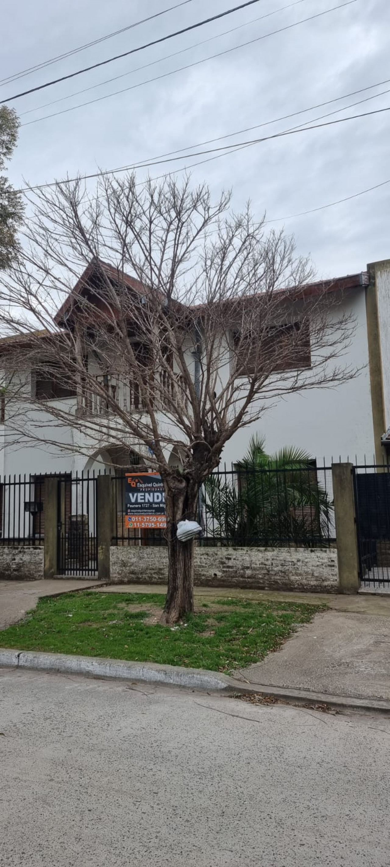 Casa en venta de 2 plantas con amplios ambientes y 4 dormitorios + play+parque - Muñiz