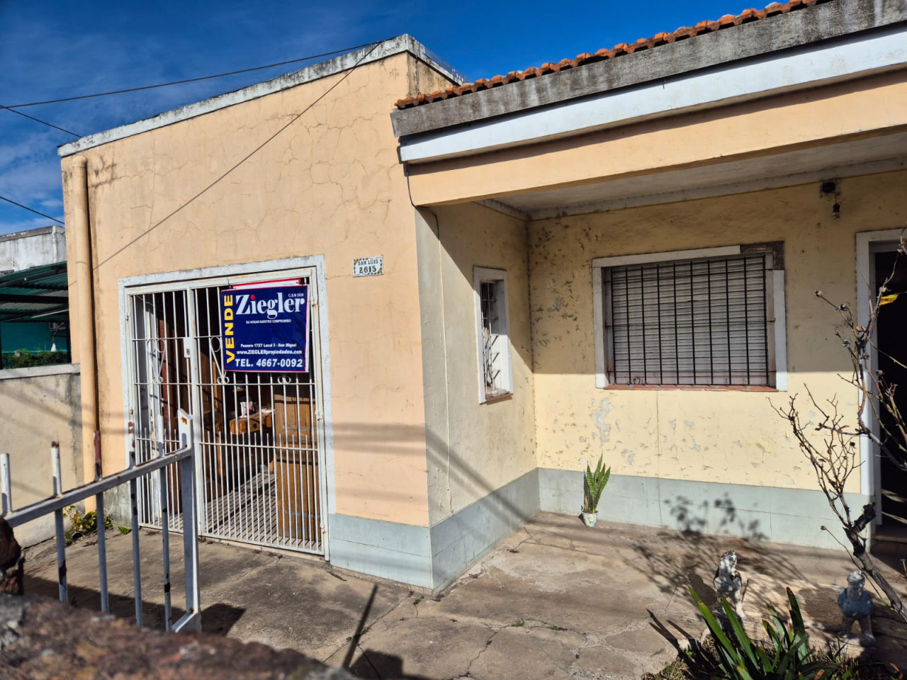 Venta casa a reciclar dos dormitorios fondo amplio ( San Miguel)