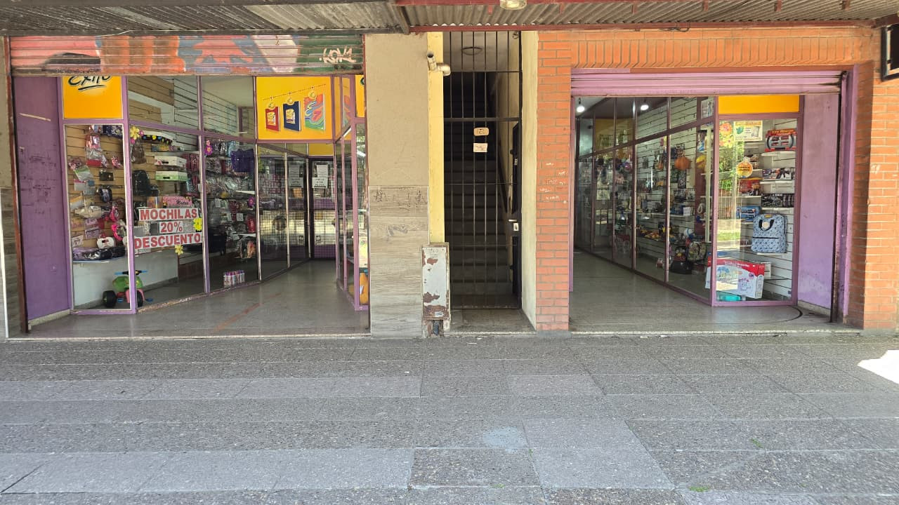 LOCAL  EN ALQUILER  SOBRE PIÑERO, POSIBILIDAD DE SUMARLE GALPON